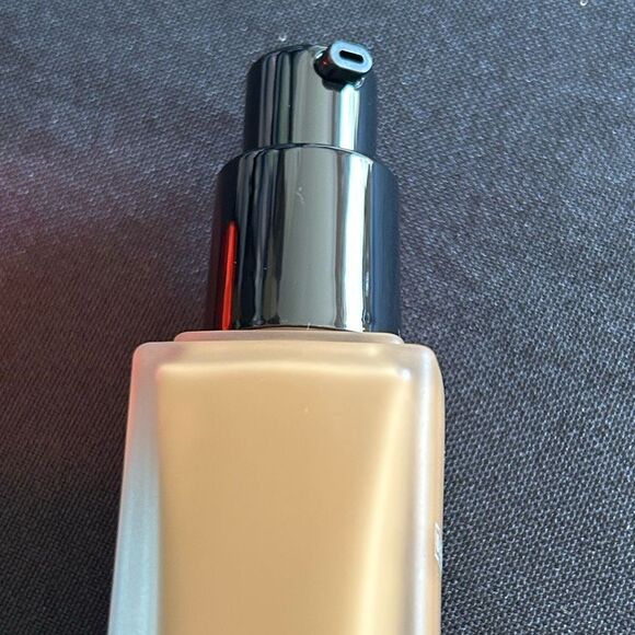 🌷 One/Size 40 G Medium Dark Turn Up The Base Liquid Foundation New FullSz - Picture 5 of 13